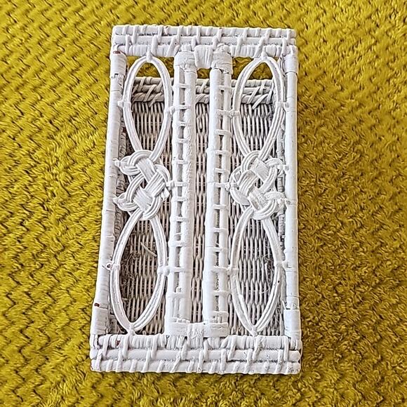 Vintage Rattan Wicker White Tissue Box Holder Home Decor Coastal 10" x 6" x 4" - Picture 3 of 12